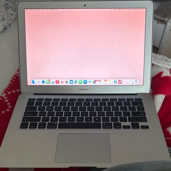 Apple MacBook Air - Sleek Silver Design